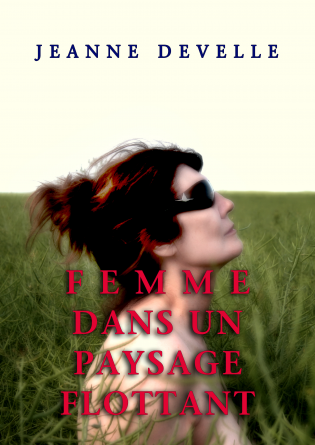 Femme dans un paysage flottant