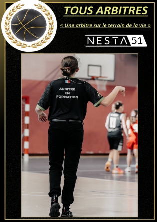 Une arbitre sur le terrain de la vie