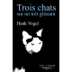 Trois chats sur un toit glissant